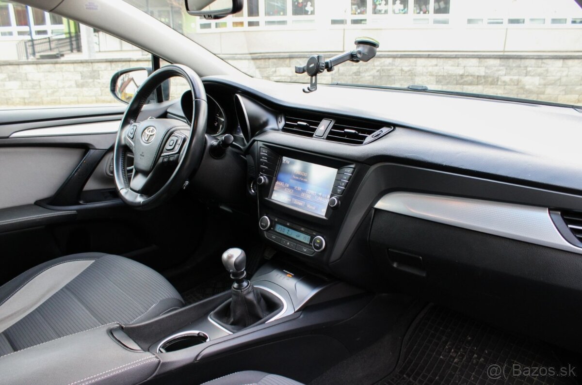 Toyota Avensis Combi 1.6 D-4D - 9