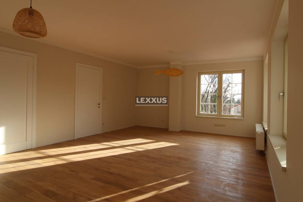 | DOM V ANGLICKOM ŠTÝLE 6 izb. KOLIBA - Vtáčie údolie - 9