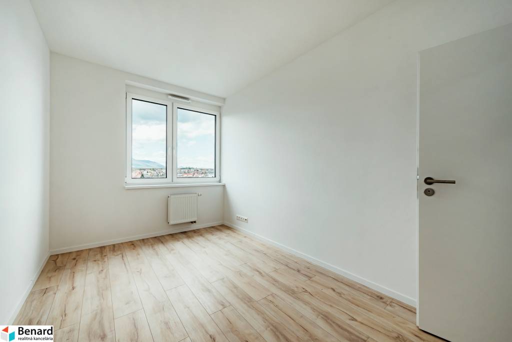 NA PREDAJ POSLEDNÉ TRI 3.IZBOVÉ BYTY TYP 5, KARPATSKÁ POPRAD - 9