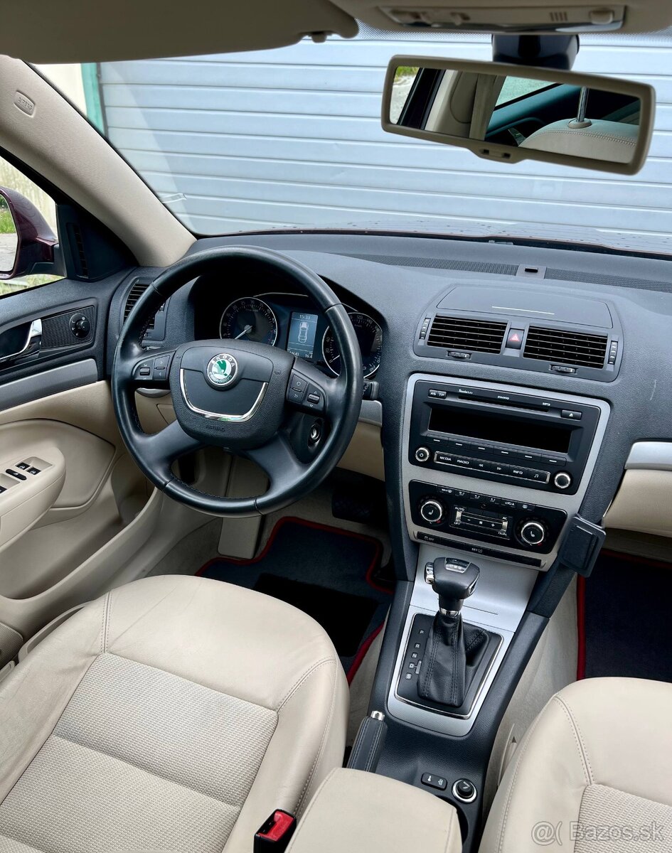 Škoda Octavia Combi 2.0 TDI DSG Elegance (2010) - 9