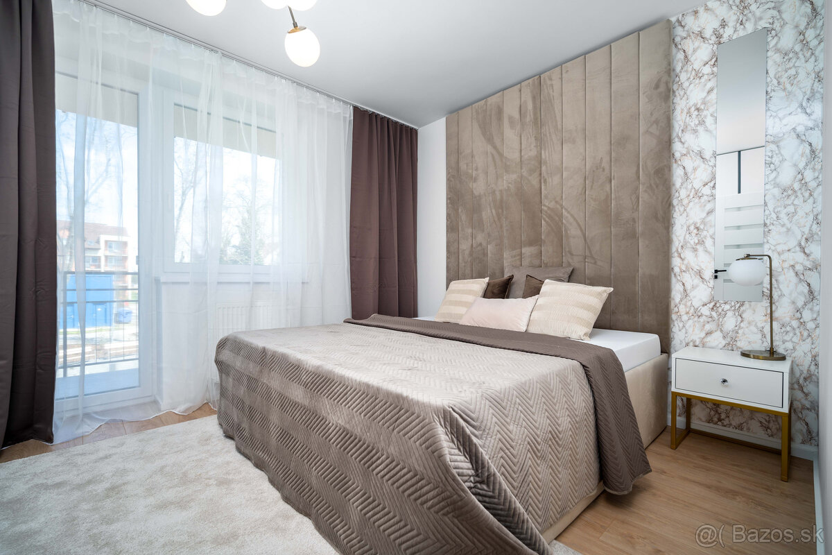 Štýlový 3-izbový byt so zariadením, loggiou a balkónom - 9