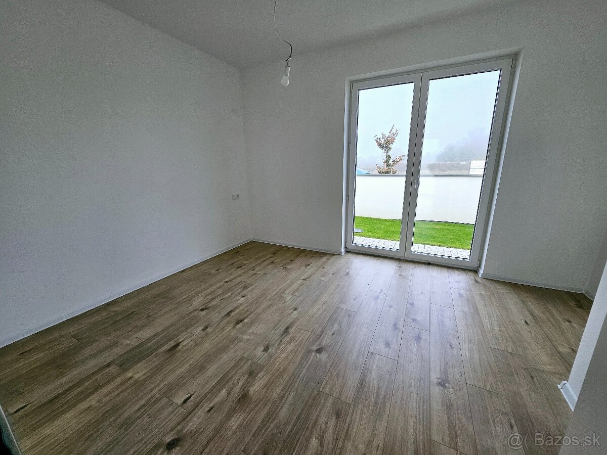 4-izbové posledné 2 rodinné domy v Jelke - 9