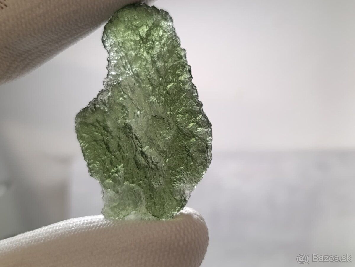 Krásný velký Vltavin z Chlumu, 14,36 gramu, ve stojánku - 9