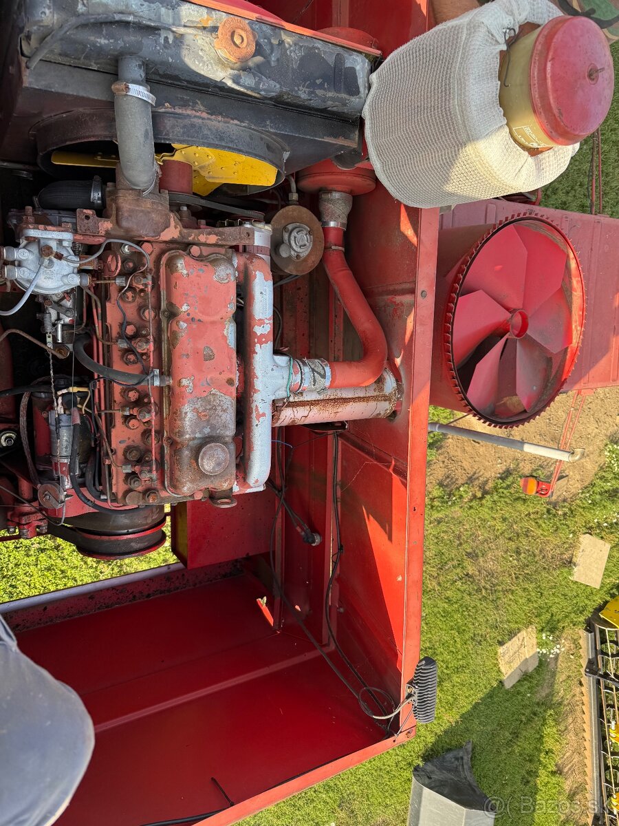 Obliny kombajn Massey Ferguson 206 - 9