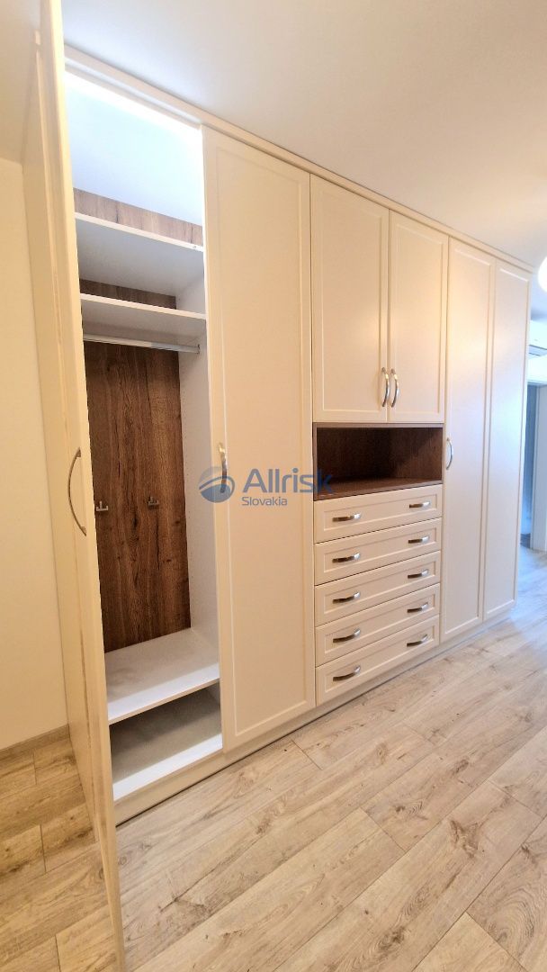 Na predaj: Priestranný 3-izbový byt s bonusovým priestorom v - 9