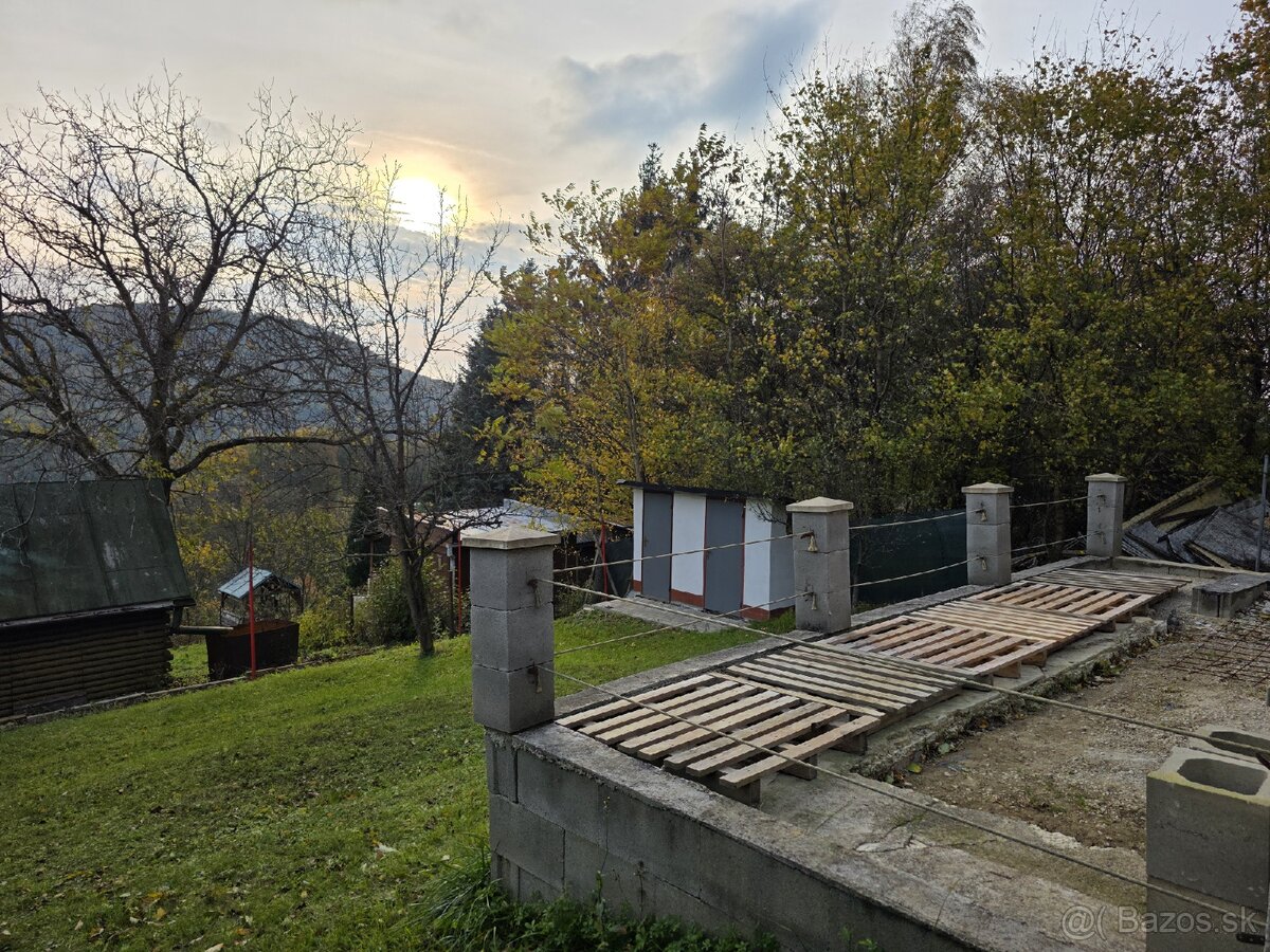 Rekreačný pozemok s chatkou - 9