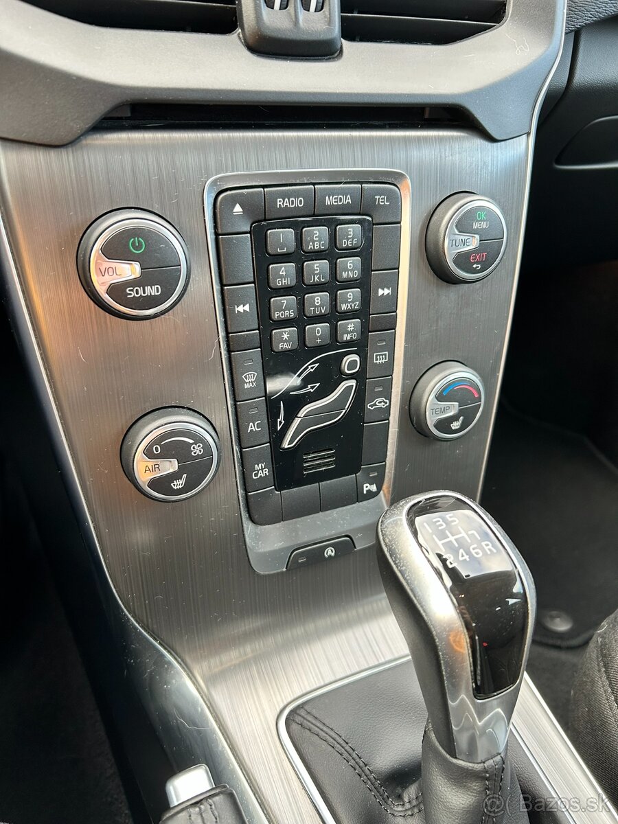 Predám Volvo V40 T2 Edition - 9