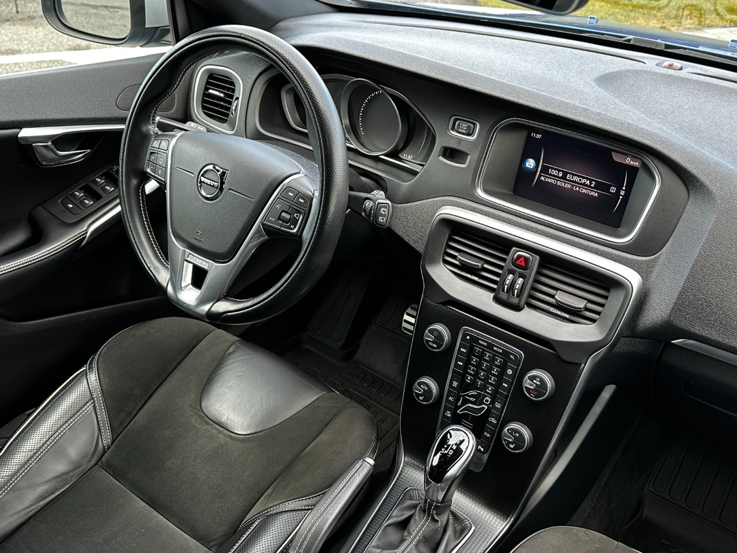 Volvo V40 R-Design D3 2.0 150k A/T - 9