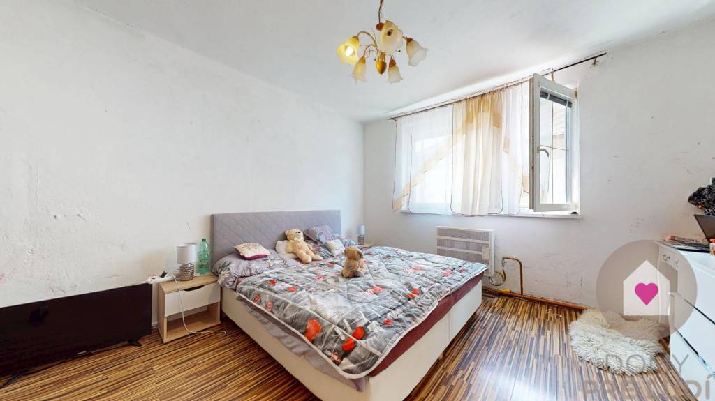 Dva domy za cenu jedného na pozemku o rozlohe 557 m2 s garáž - 9