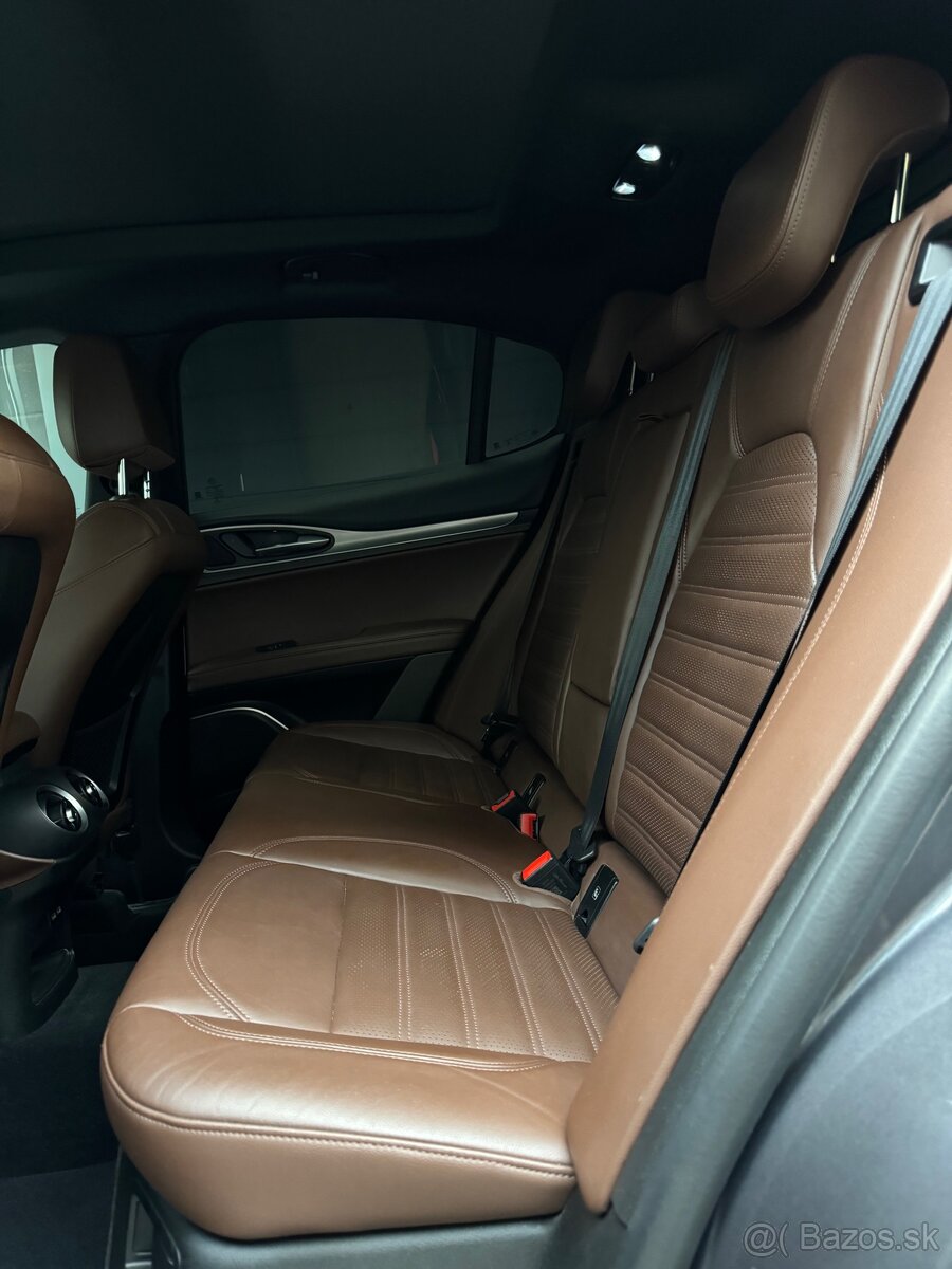 Alfa Romeo Stelvio Q4 - 9
