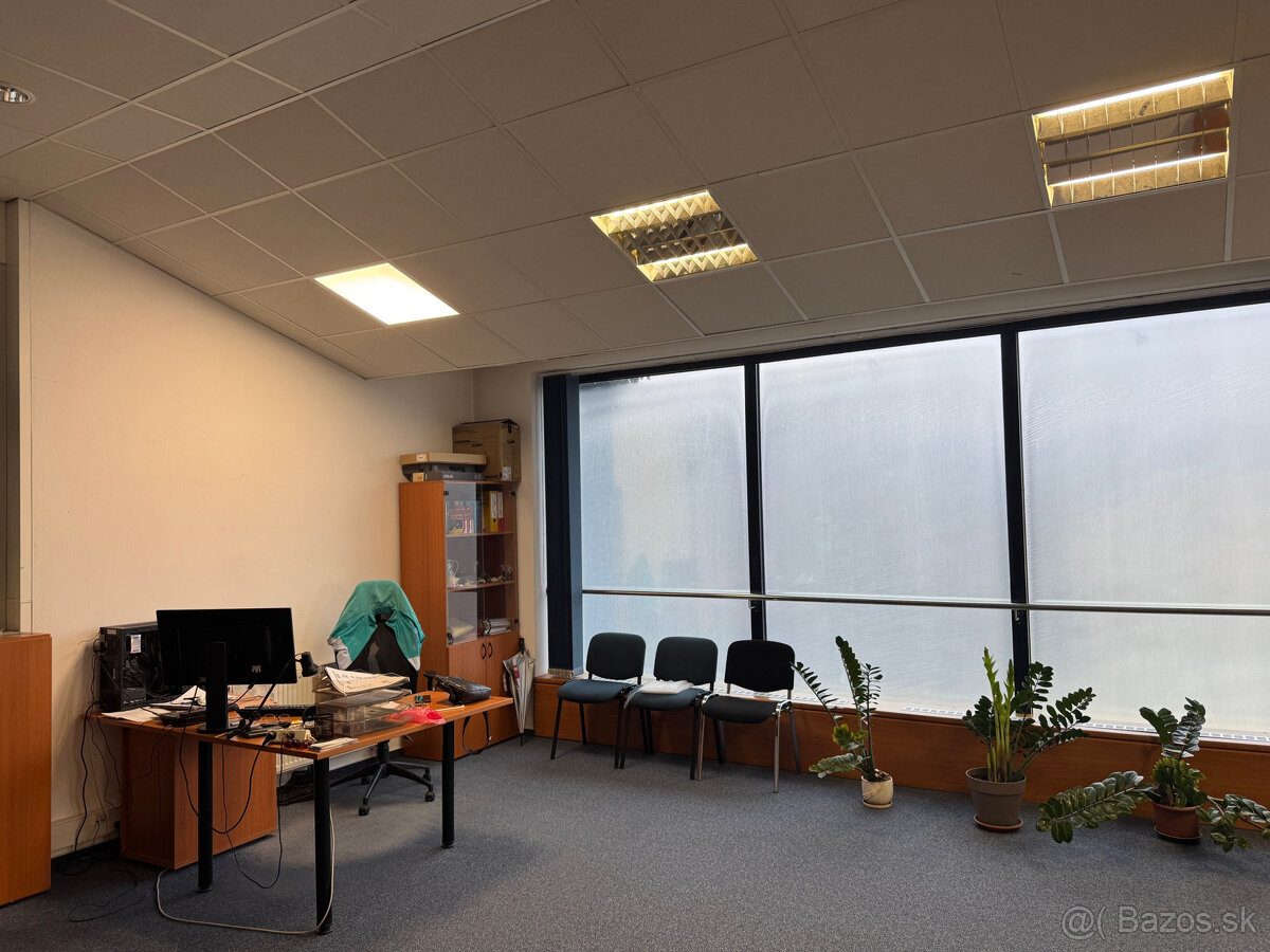 Administratívna budova v TOP lokalite Bratislavy - 9