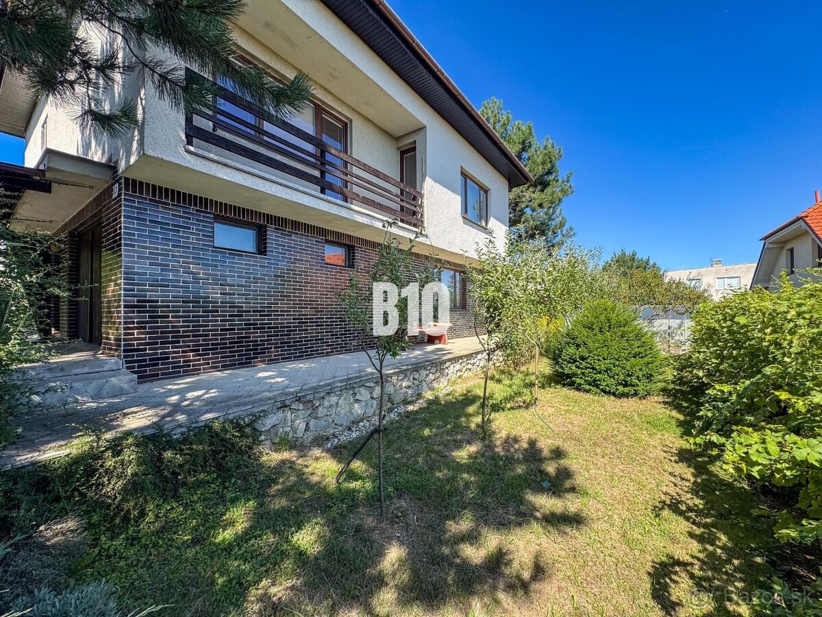 Rodinný dom s nádherným 8 árovým pozemkom na Kamennej ulici - 9