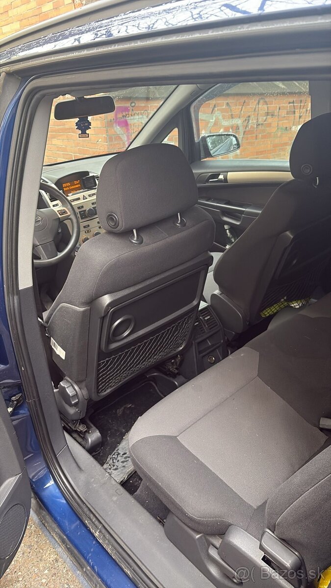 Opel Zafira 1.8 Benzín Automat - 9