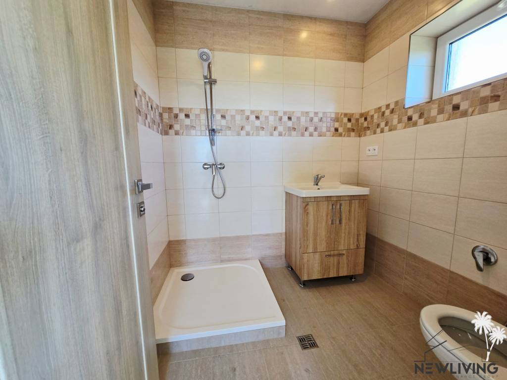 NA PREDAJ Novostavba 6 izbový dom Horná Streda - 9