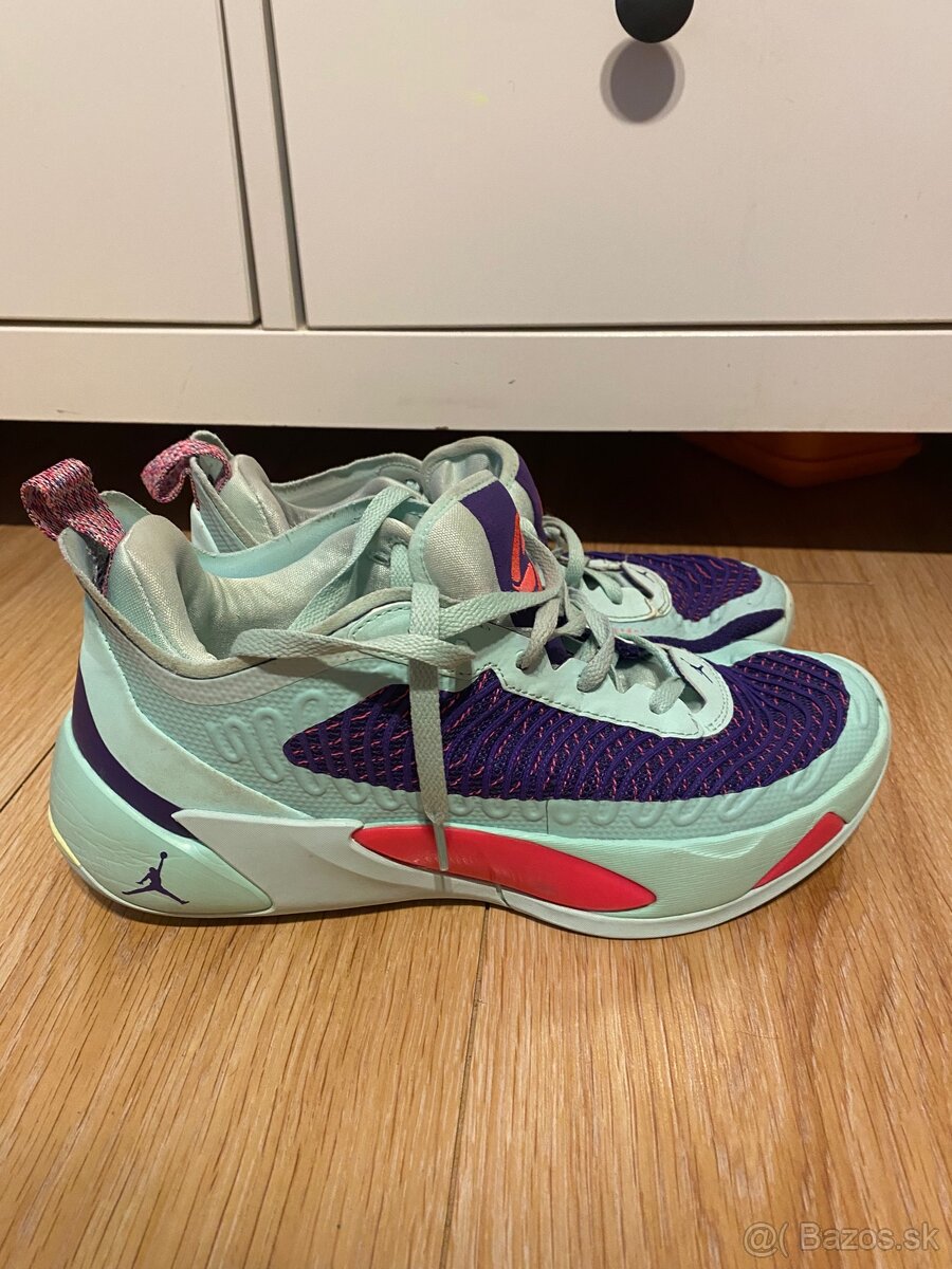 Nike, Jordan’s 42,5 - 9