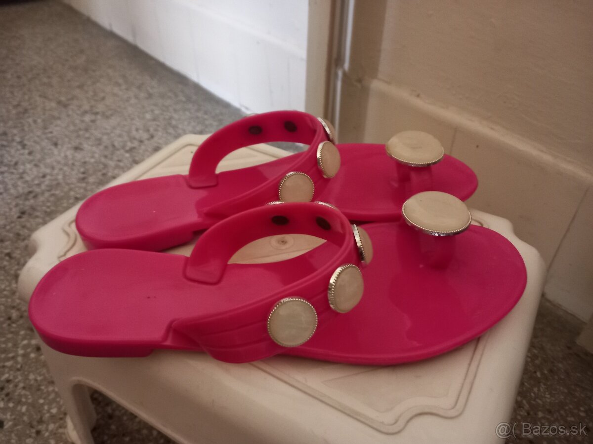 ZLAVA Predam cierne lodicky,vel.35 +slapky GRATIS - 9