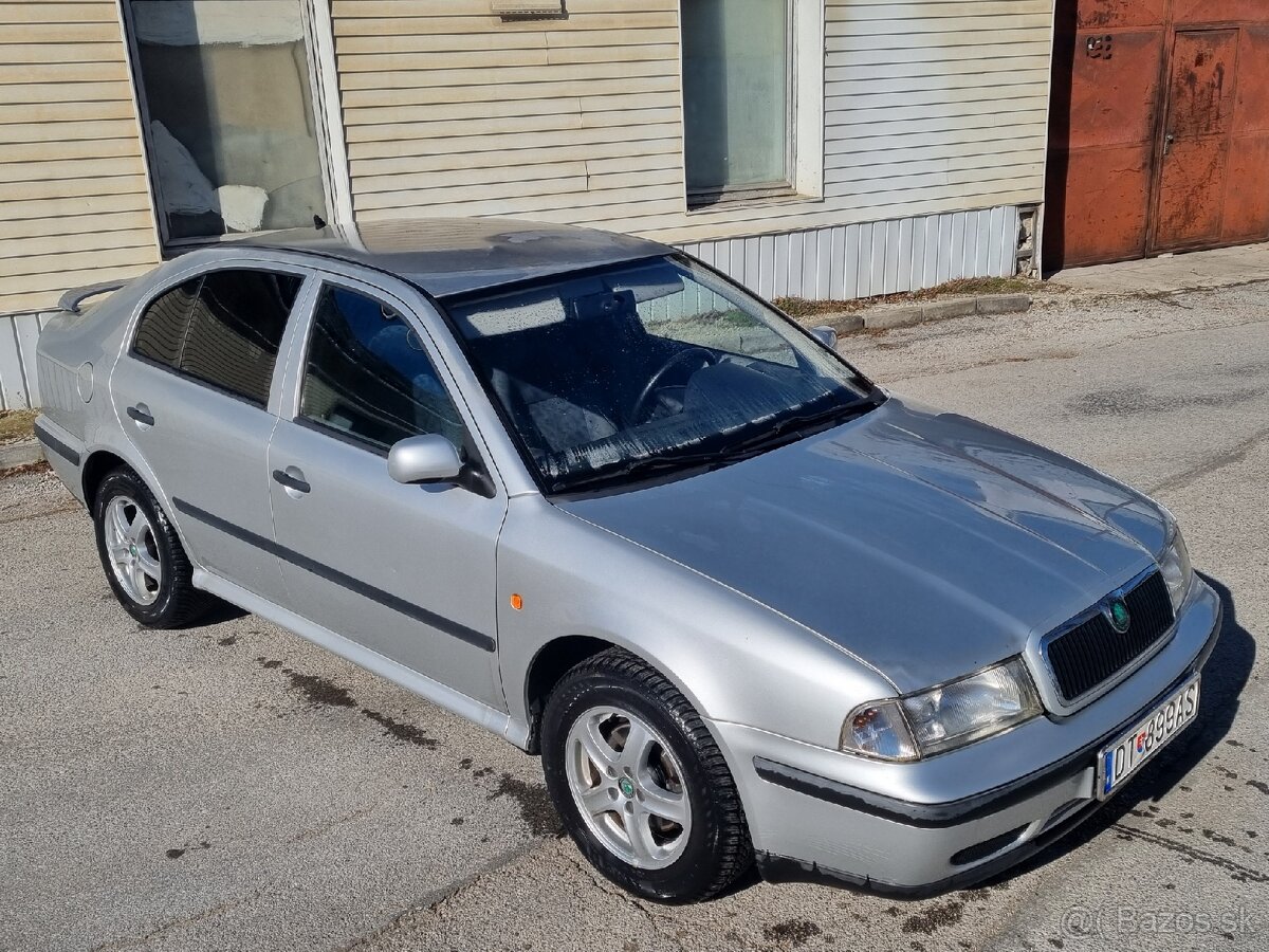 Škoda Octavia 1 Rozpredám 2.0 i - 9