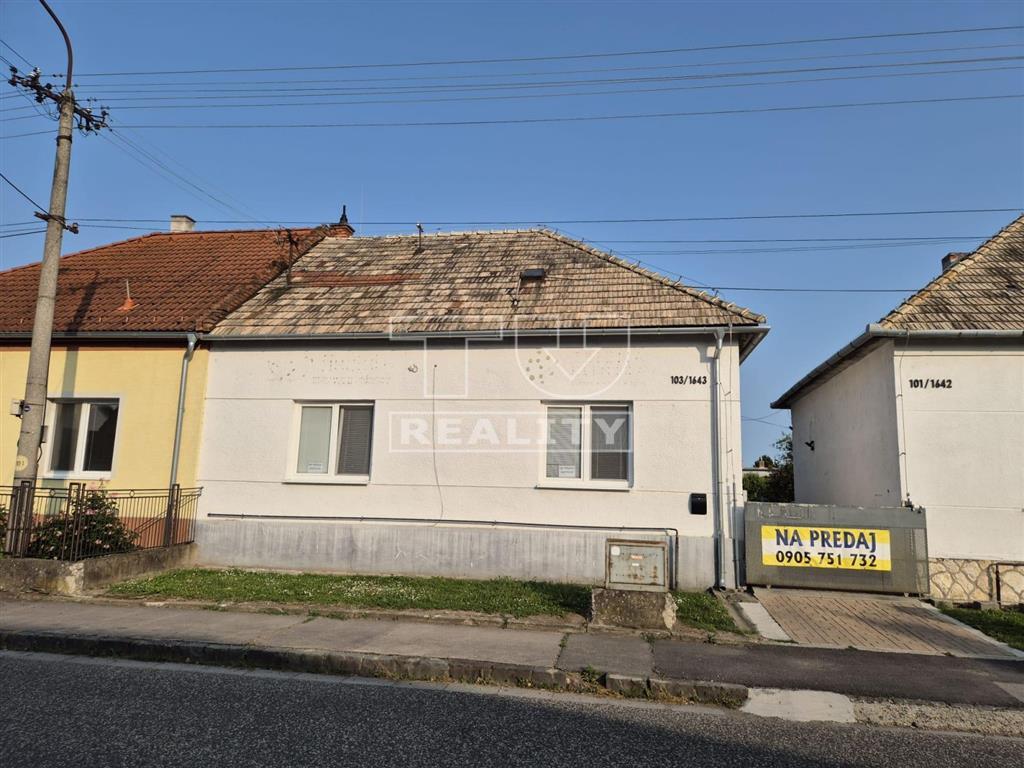 4 izbový rodinný dom v centre Levíc- kompletná... - 9