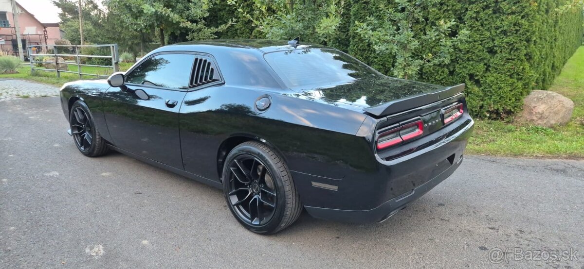 DODGE CHALLENGER 5,7 Hemi 2019 33 000 km - 9