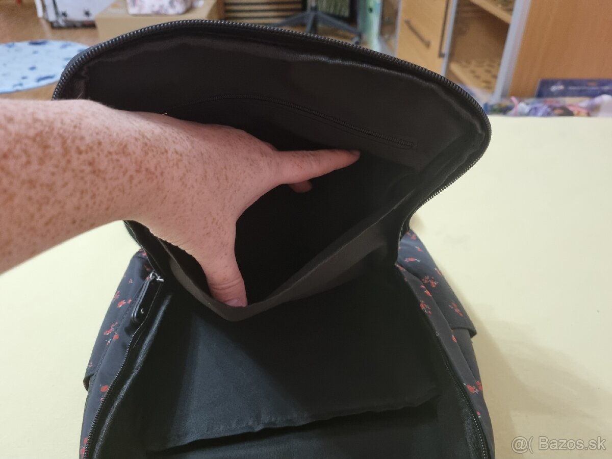 Čierny plecniak s vreckom CROPP - 9