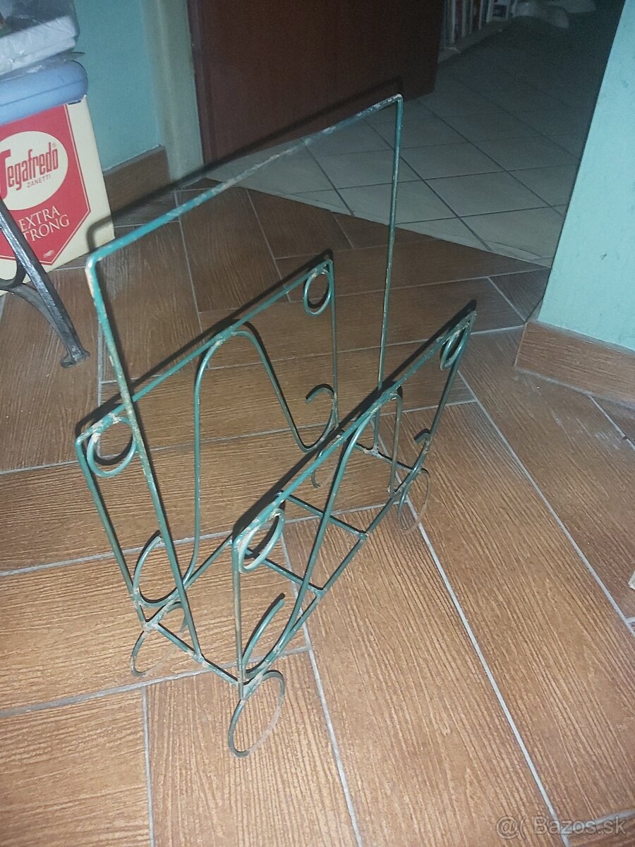 Doplnky do bytu,stolik,stojany,vešiak,šamlík - 9