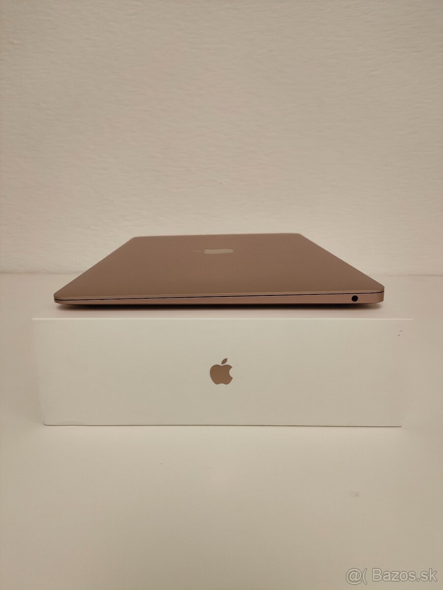 MacBook Air 2020 | i7 • 8GB • 256GB SSD - 9