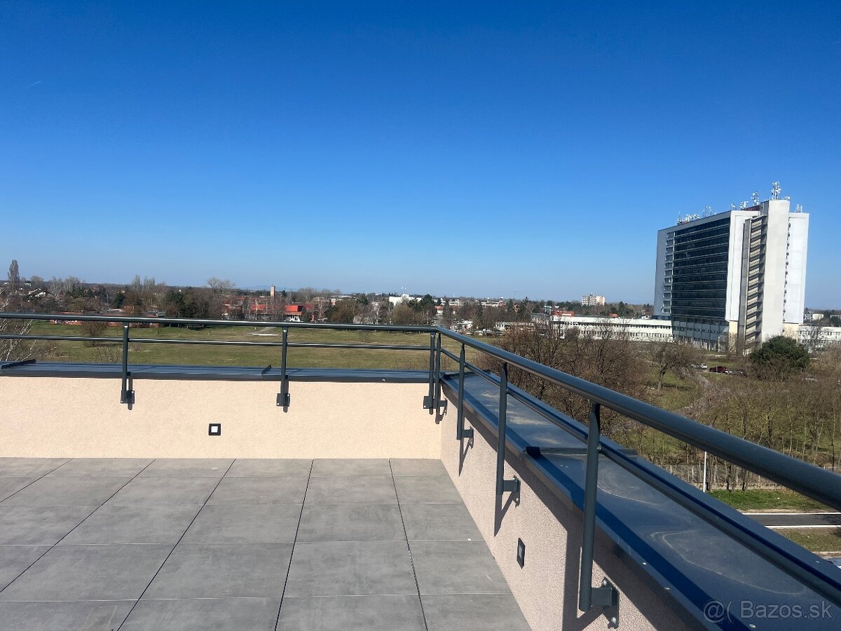 Krásny 4 izbový byt na prenájom v SOHO - 9