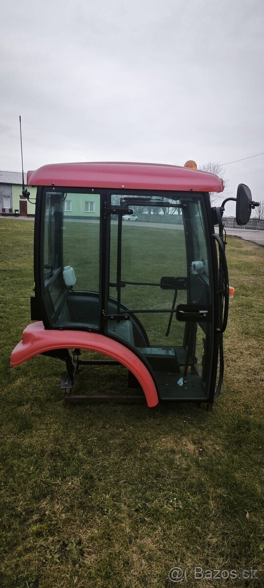 UNIVERSALNÍ TRAKTOROVÁ KABINA - 9