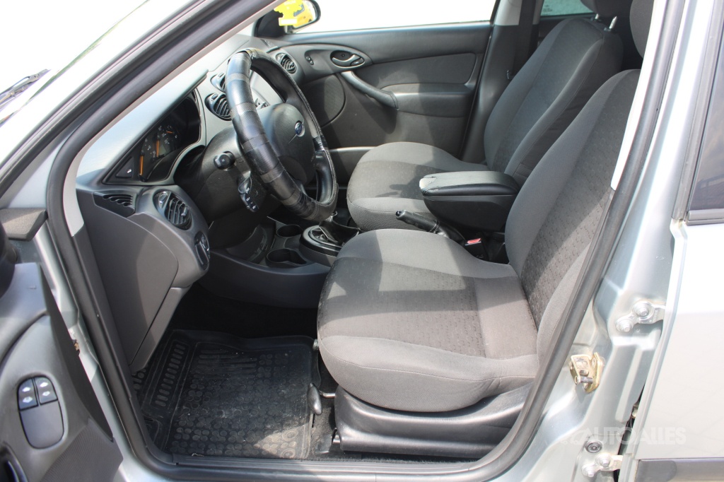 Ford Focus 1,6 i 74 kW SEDAN - 9