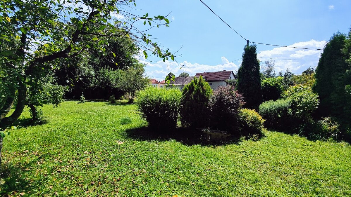 Uhorské: Dom s Príbehom, Charizmou a krásnym Pozemkom - 9