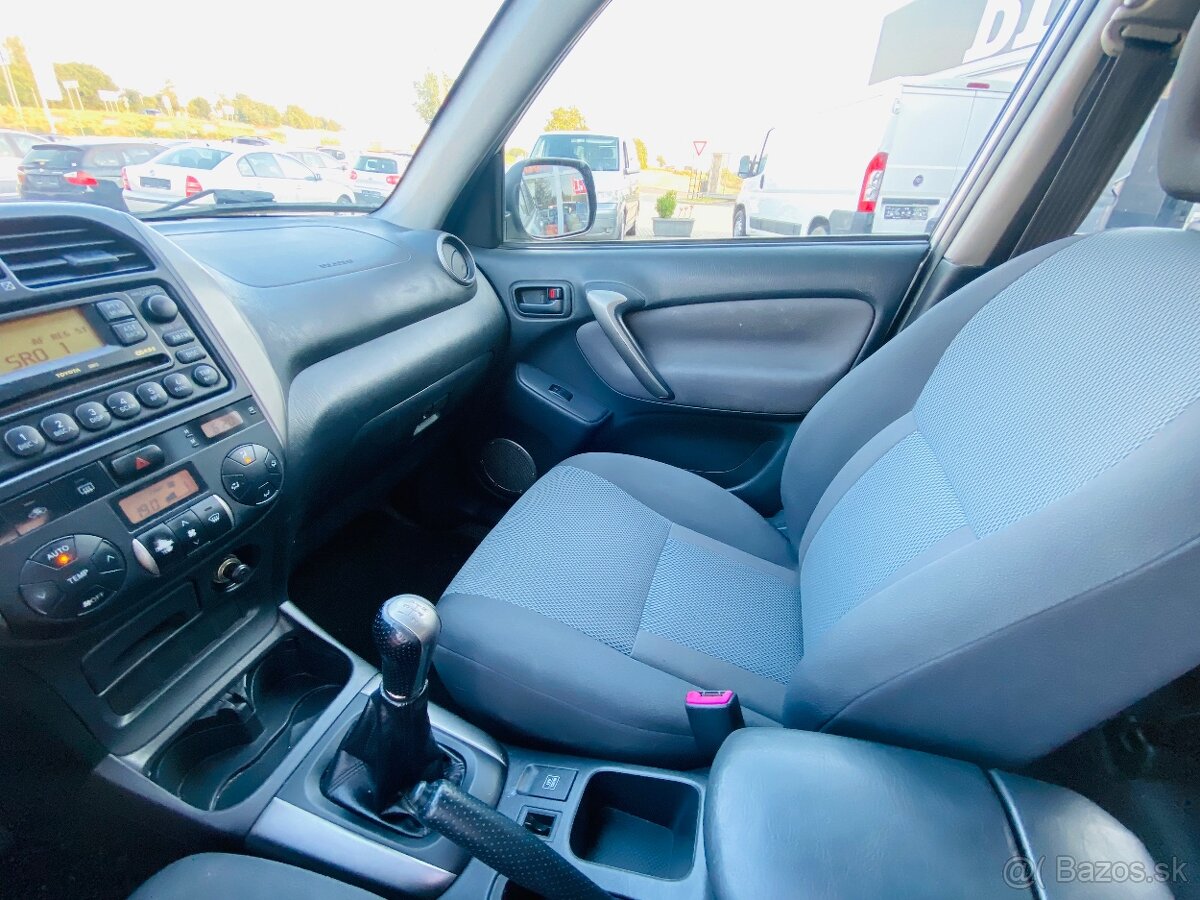 TOYOTA RAV 4 4x4 - 9