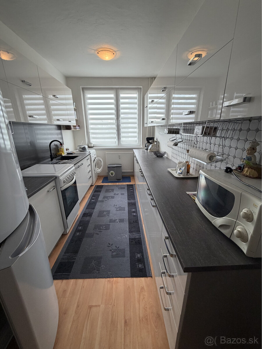 Na predaj 3-izbový byt v Humennom. - 9