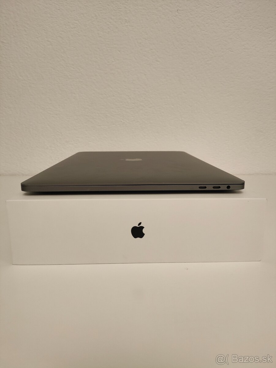 MacBook Pro 2018 | i7 • 16GB • 256GB SSD - 9