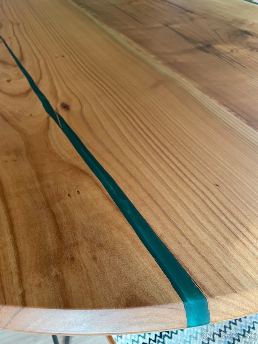 Masívny jedálenský stôl značky St.vol - čerešňa - 9