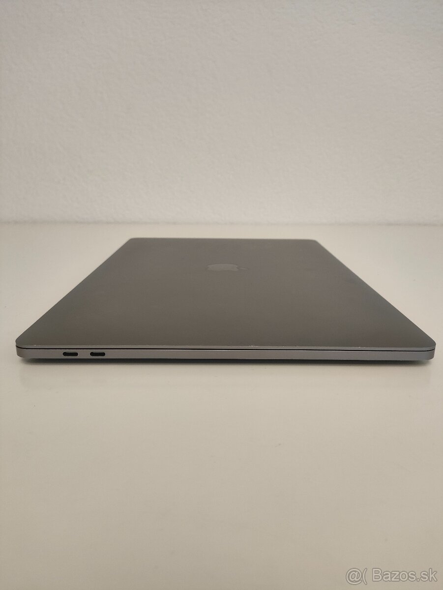 MacBook Pro 15 2017 | i7 • 16GB • 256GB SSD - 9