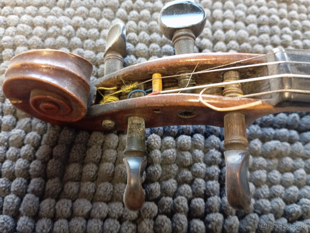 Husle 4/4, r.1885 - 9