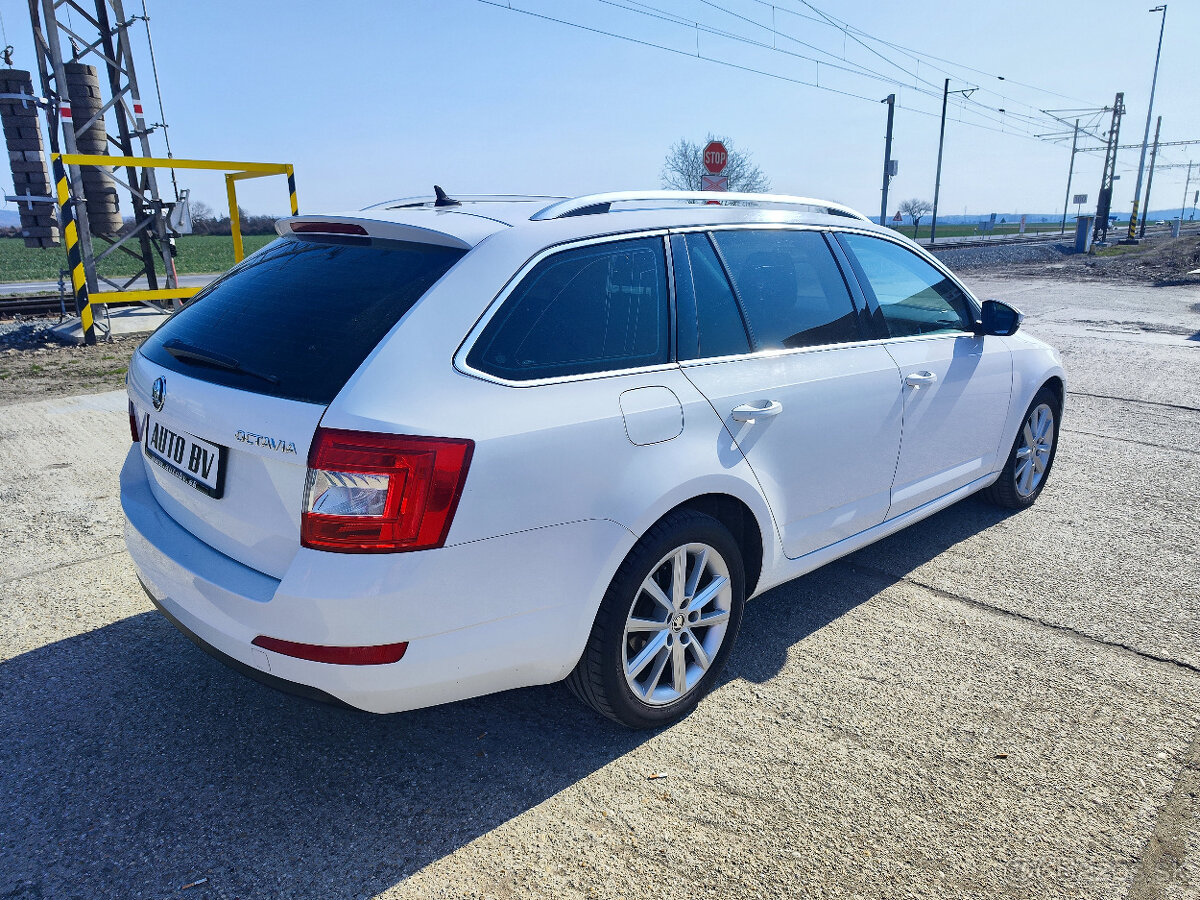 Škoda Octavia Combi 2.0 TDI Elegance/Style - 9
