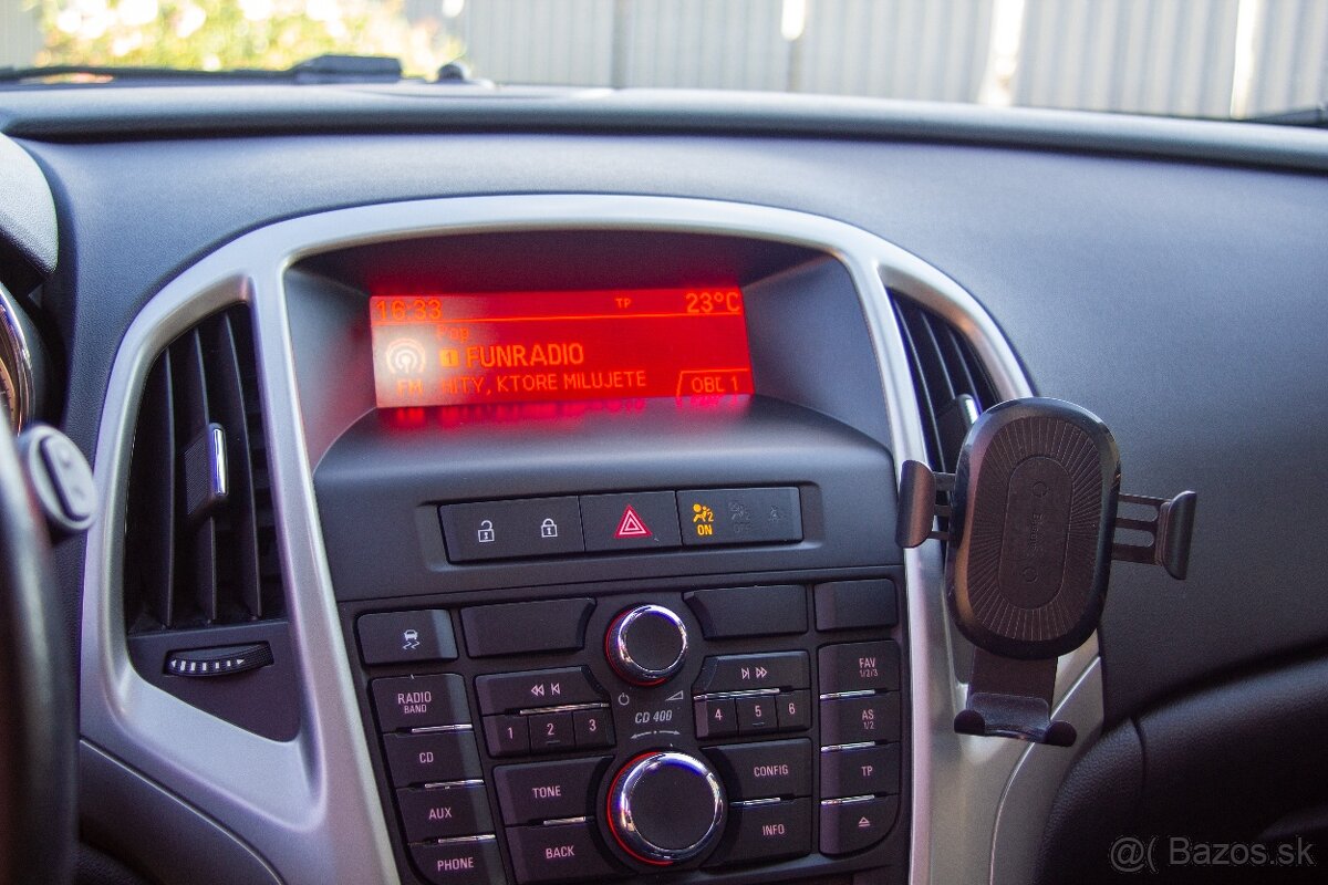 Predám Opel Astra 1.4 Turbo (120k) - 9