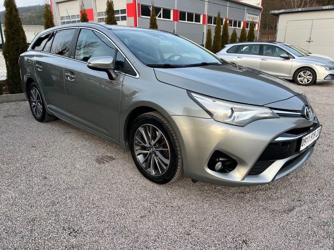 Toyota Avensis Combi 2.0 D-4D S&S Executive - 9