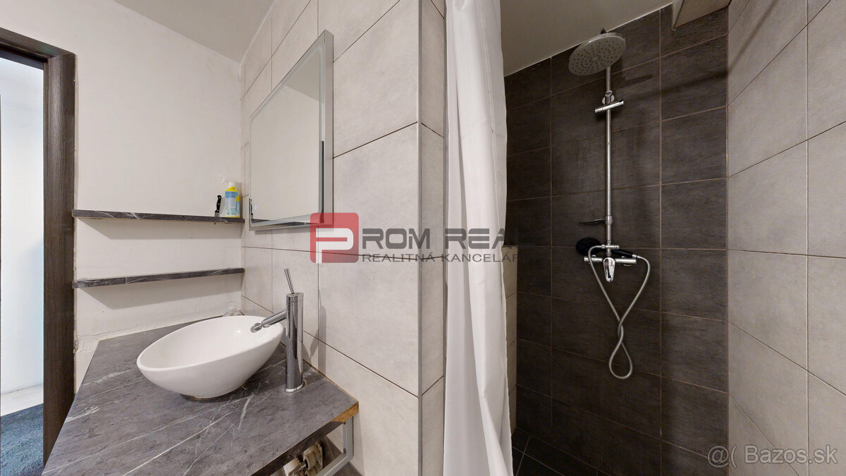 Rodinný dom s dvomi bytovými jednotkami v Ivanke pri Dunaji - 9