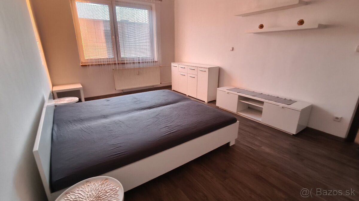 Na prenajom 3 izbovy byt - 9