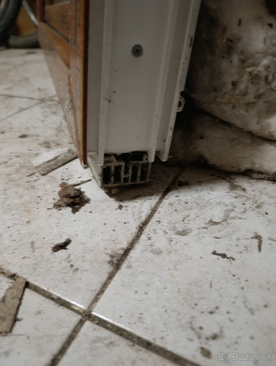 Predám balkónové dvere so zárubňou - 9