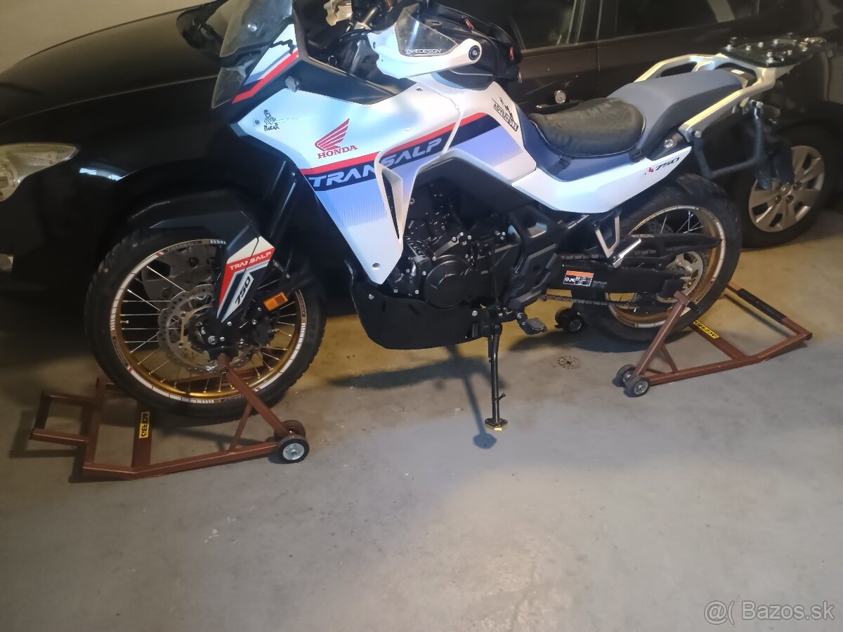 Honda Transalp 750 - 9