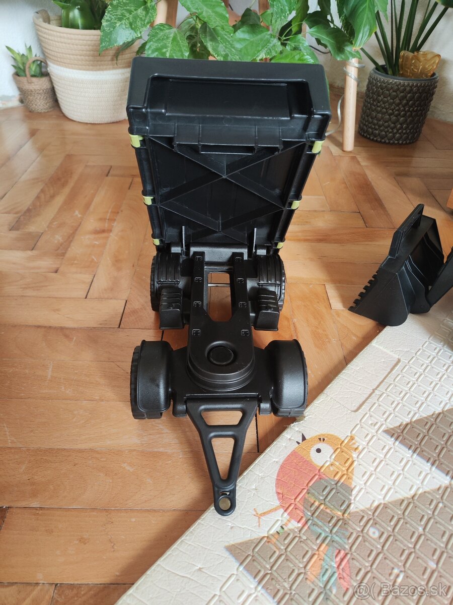 Traktor s vlečkou a prednou lyžicou - 9