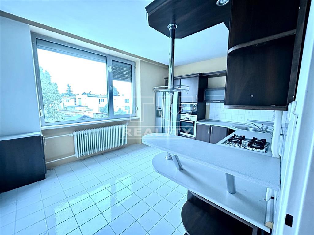 PRESTÍŽNE RODINNÉ BÝVANIE V JEDNEJ Z NAJŽIADANEJŠÍCH... - 9