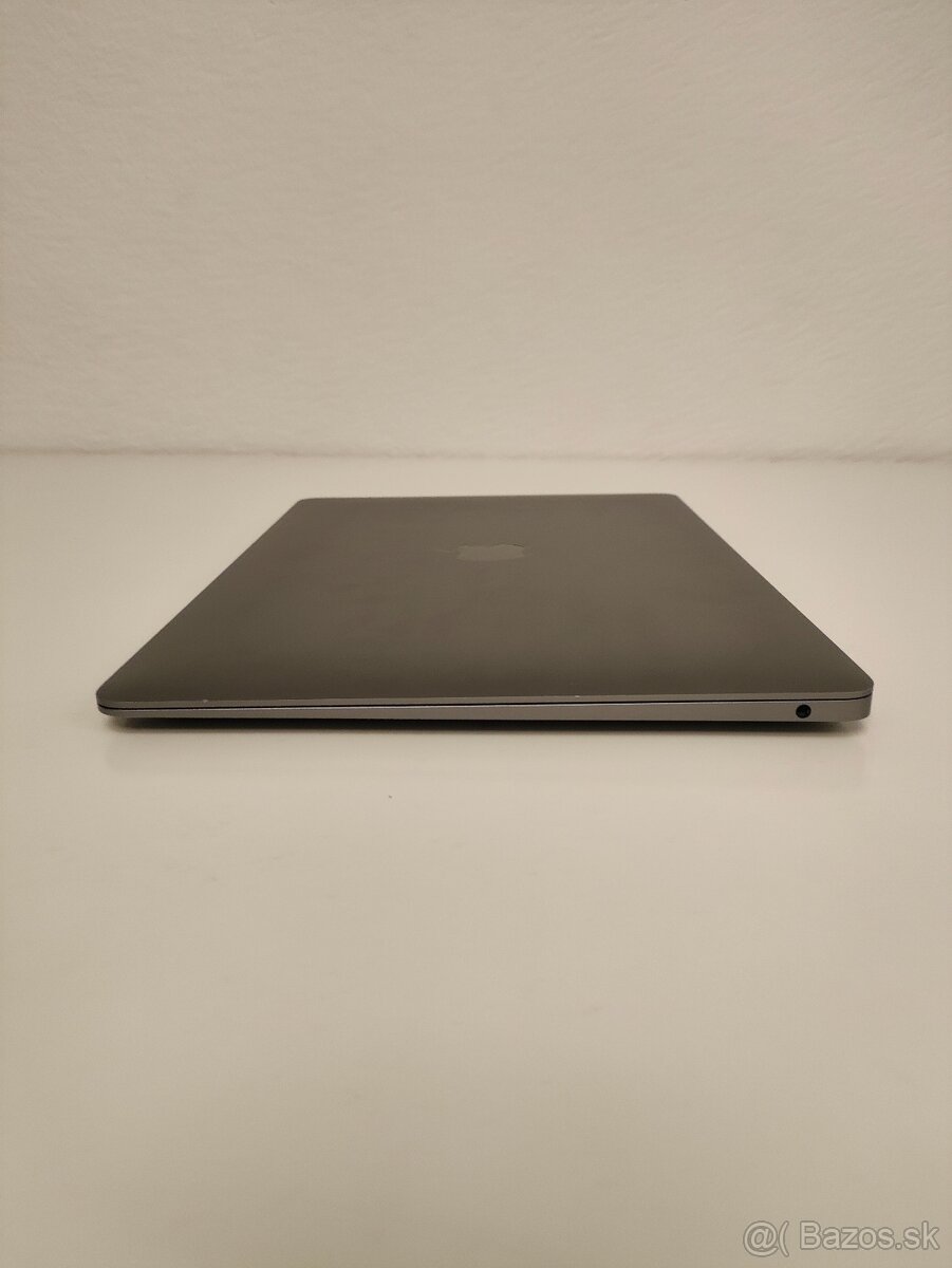 MacBook Air 2020 | i5 • 16GB • 256GB SSD - 9
