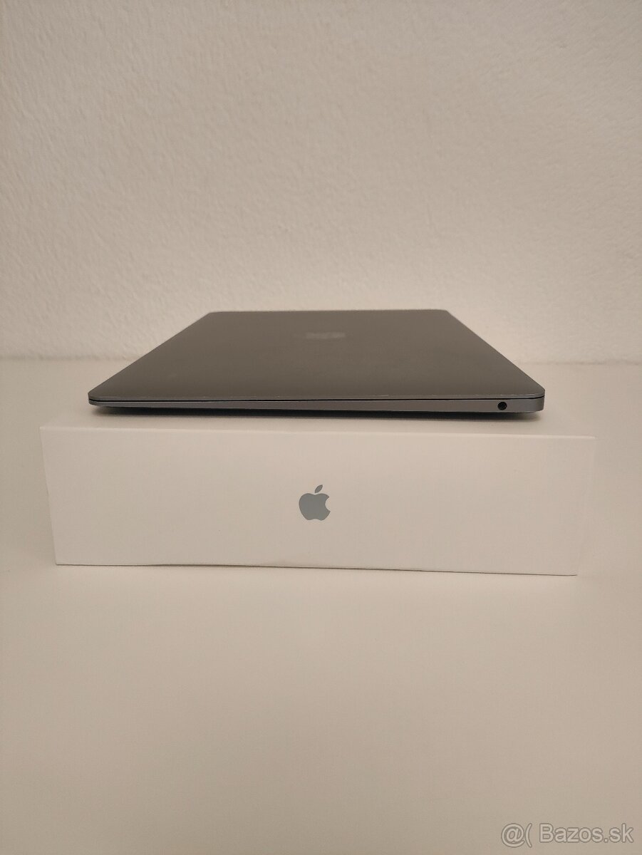 MacBook Air 2020 | i7 • 8GB • 256GB SSD - 9
