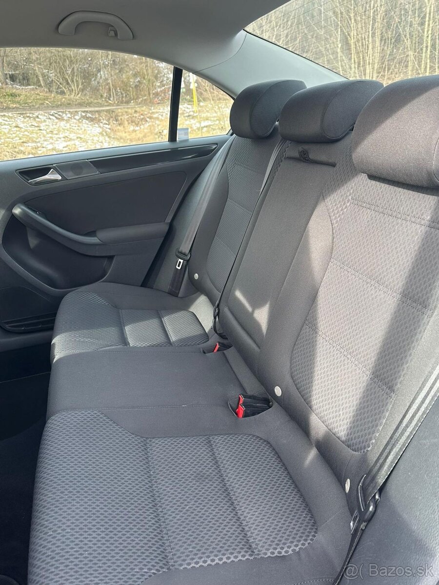 Volkswagen Jetta - 9