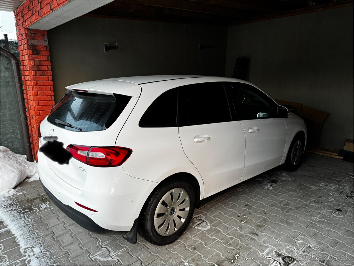 Mercedes Benz B180 - 9