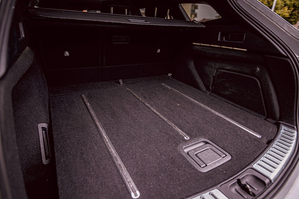 Toyota Corolla Combi TS 2.0 Hybrid GR Sport, DPH - 9